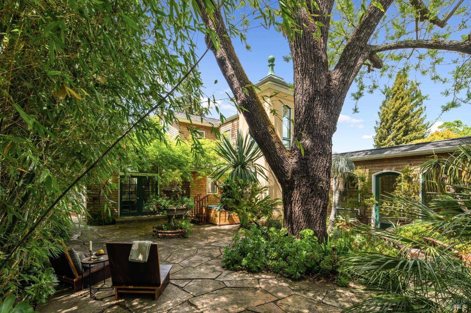 Sonoma, CA 95476,637 E 5th ST E