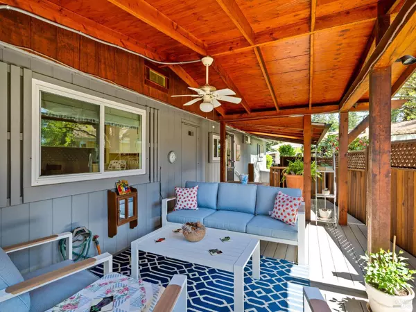 2 La Canada CT, St. Helena, CA 94574