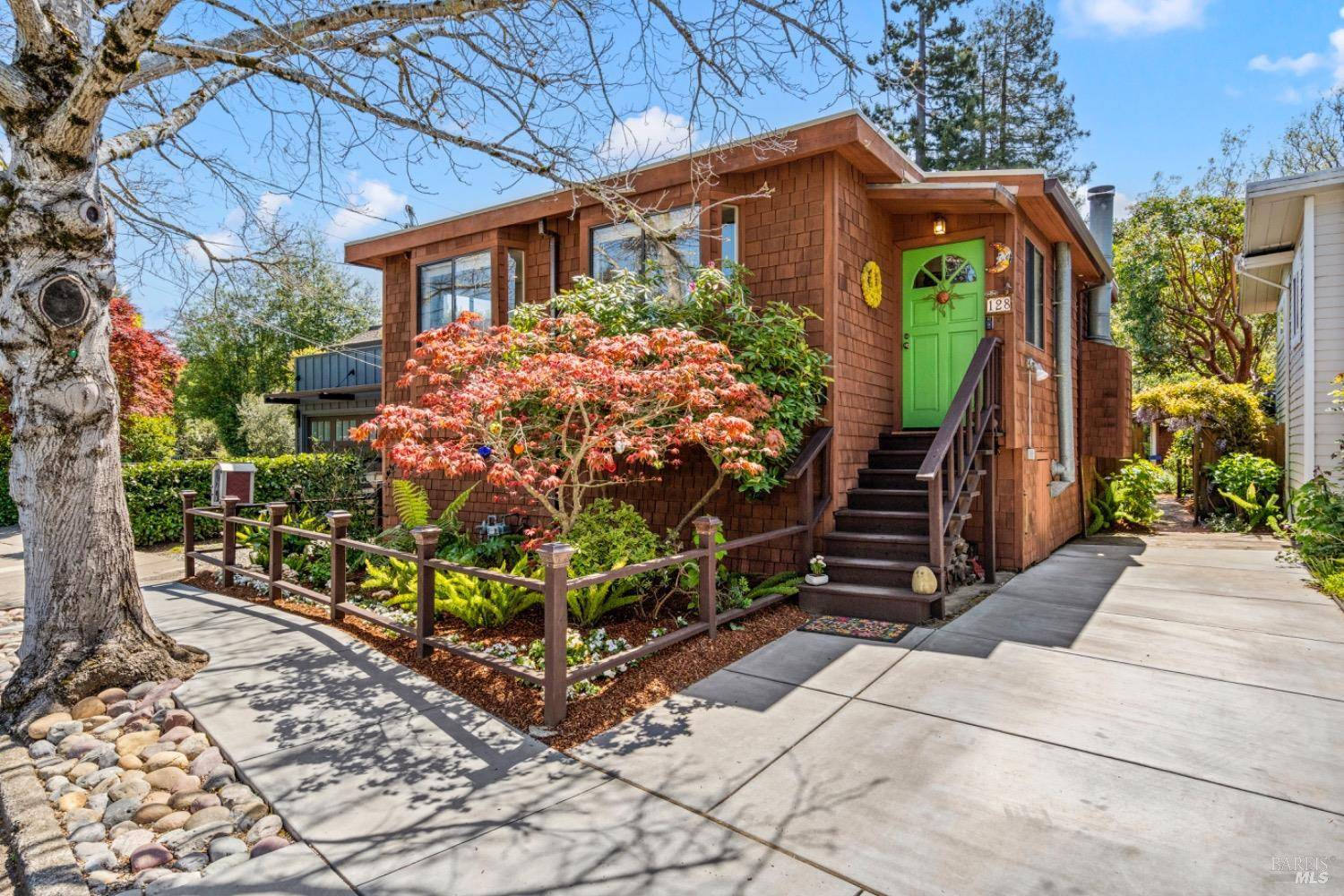 Mill Valley, CA 94941,128 Walnut AVE