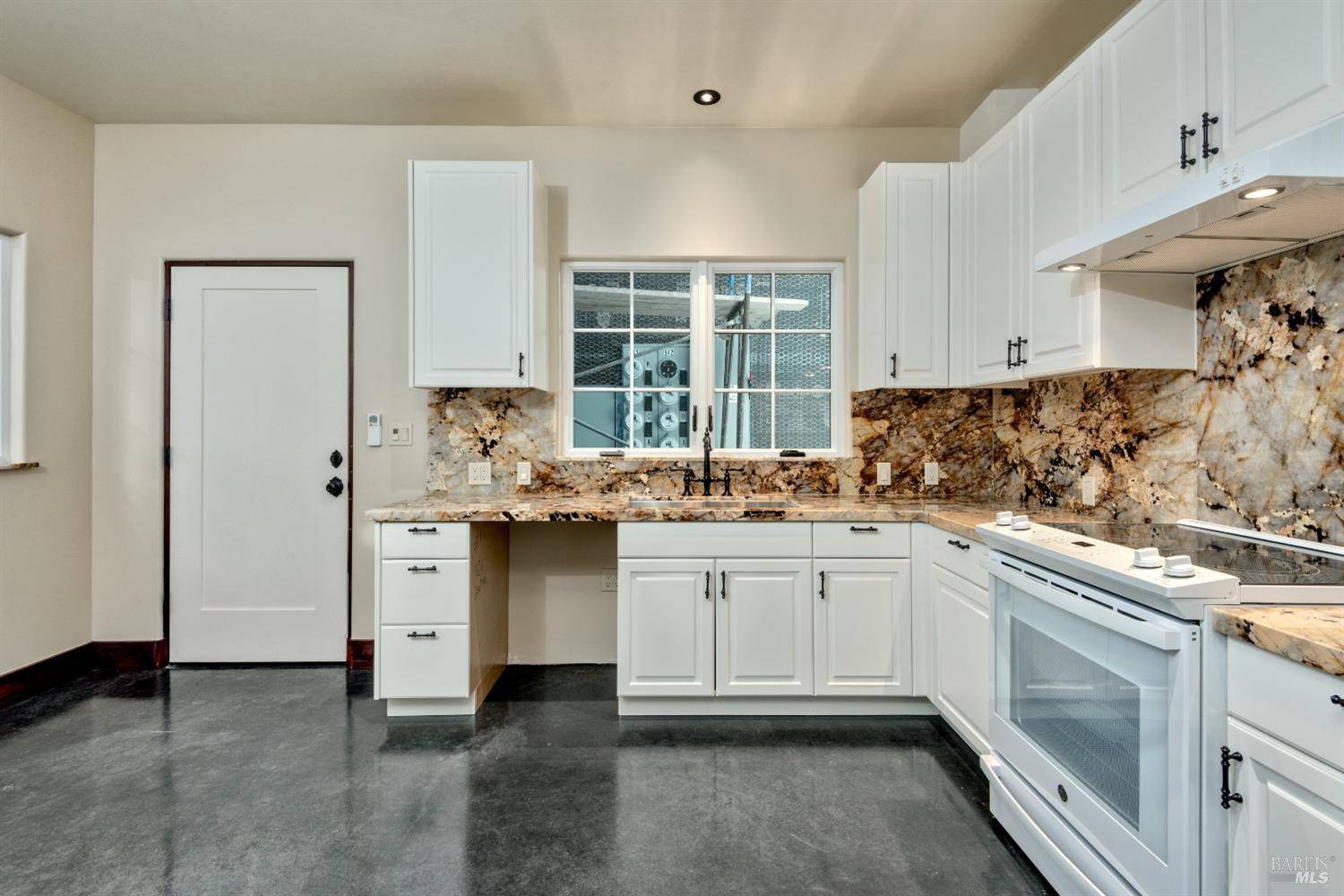 Santa Rosa, CA 95404,542 College AVE