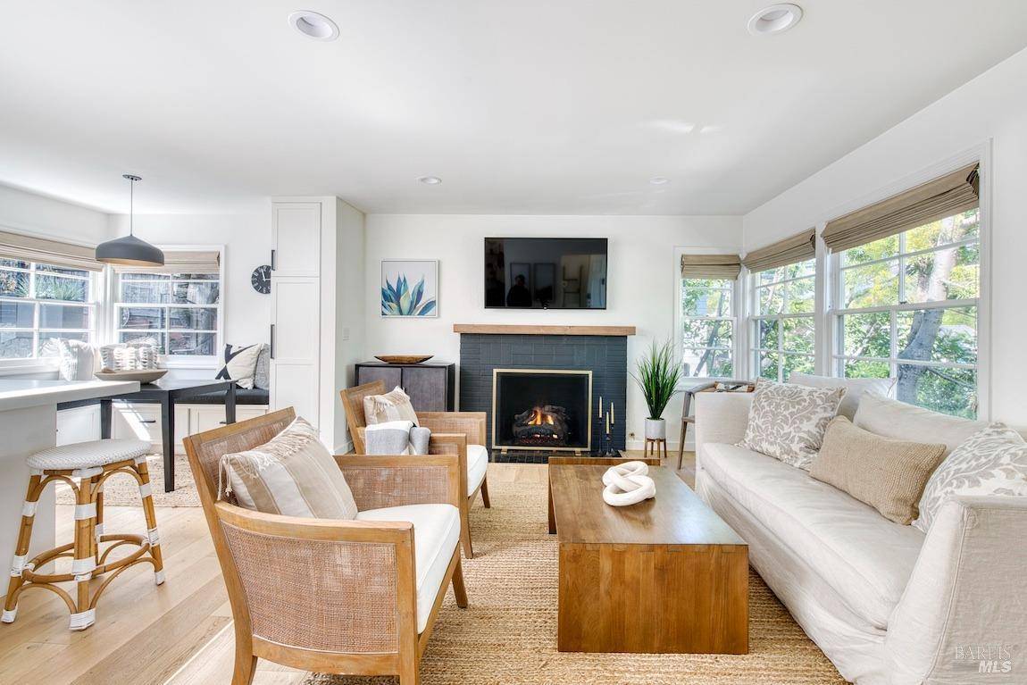 San Anselmo, CA 94960,11 Cedar ST