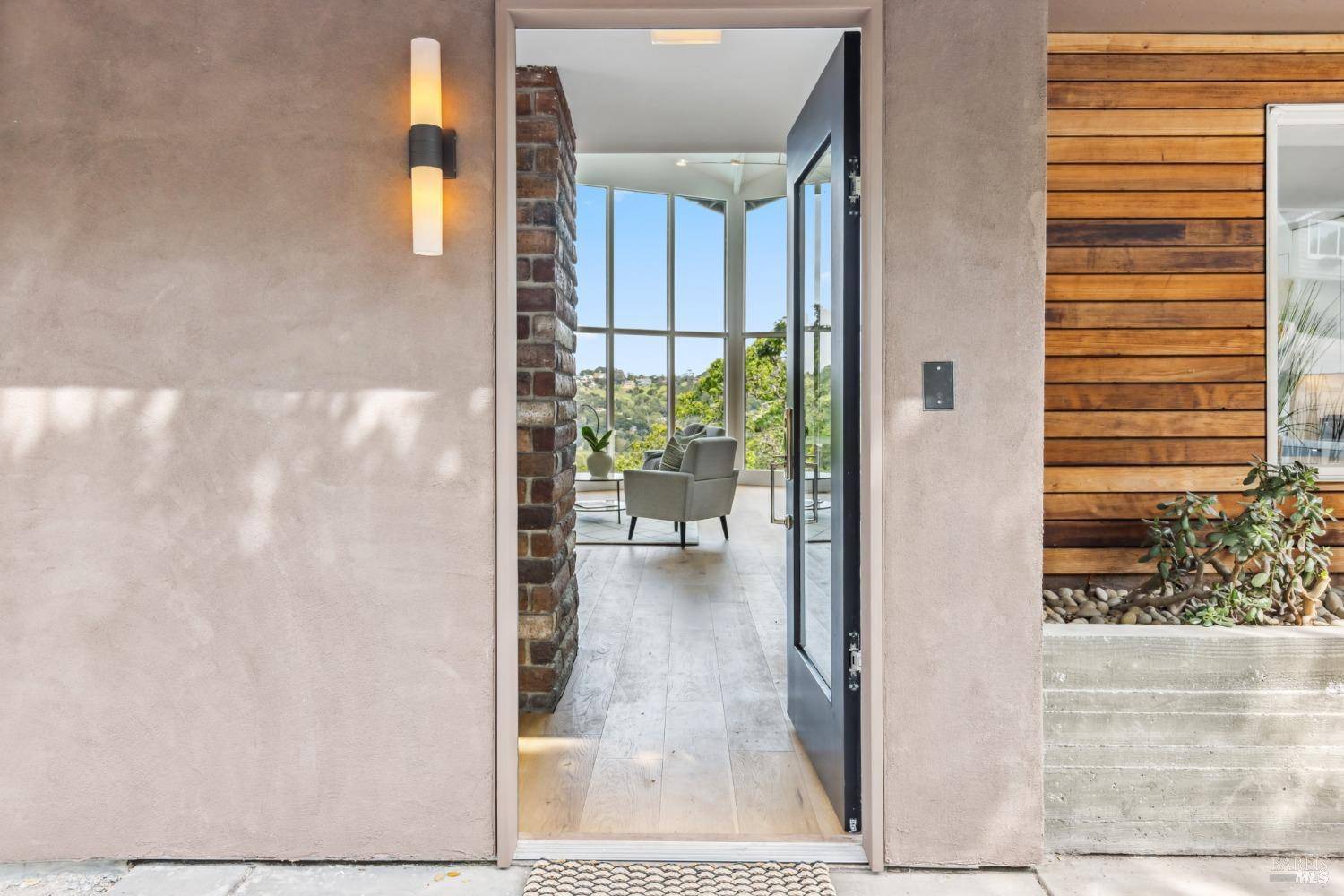San Anselmo, CA 94960,28 Timothy AVE