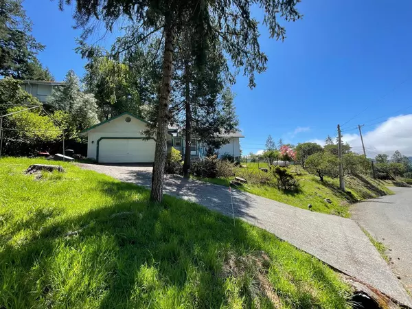 Willits, CA 95490,1341 Maize WAY