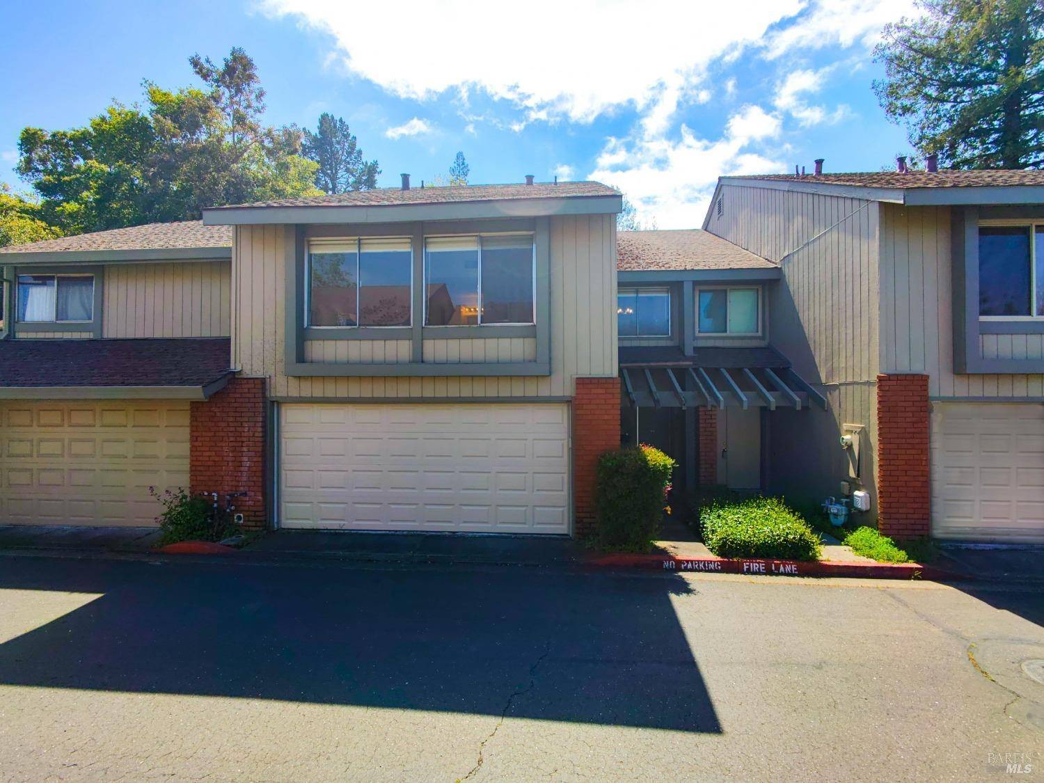3115 Luna CT, Santa Rosa, CA 95405
