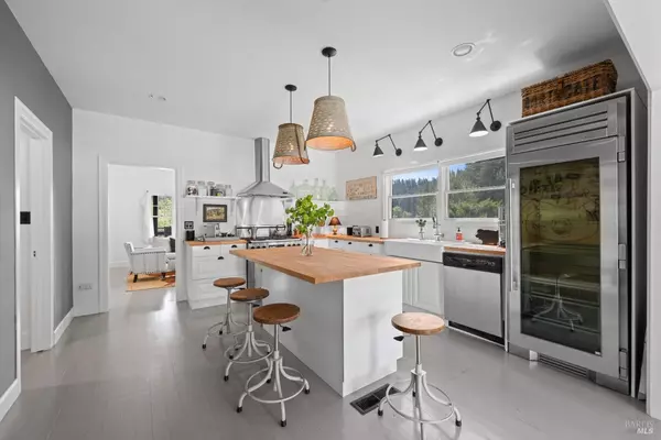 Forestville, CA 95436,8781 Martinelli RD