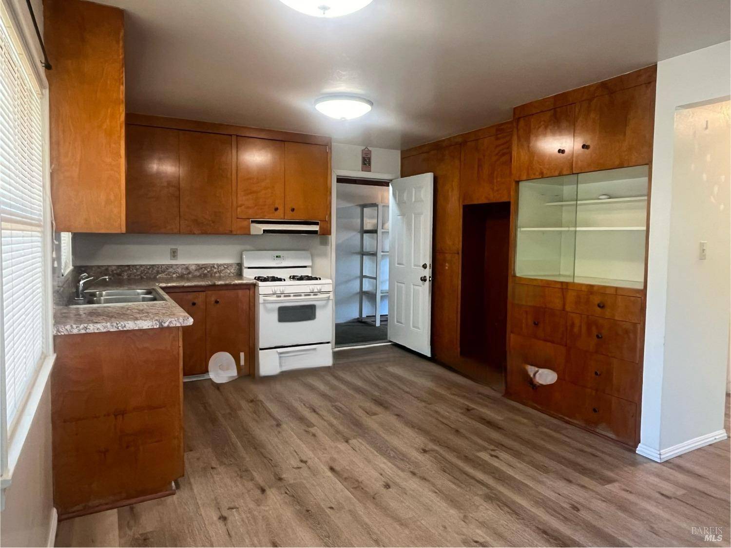 Cloverdale, CA 95425,121 S East ST S #123