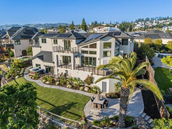 3727 Lakebriar PL, Santa Rosa, CA 95403