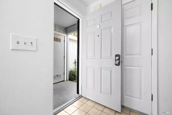 Santa Rosa, CA 95401,1744 Marlow RD