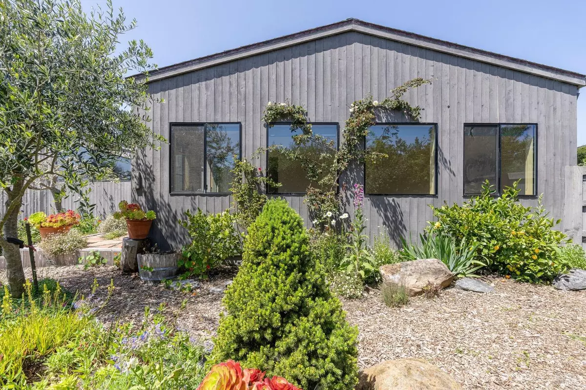 The Sea Ranch, CA 95497,212 White Tail