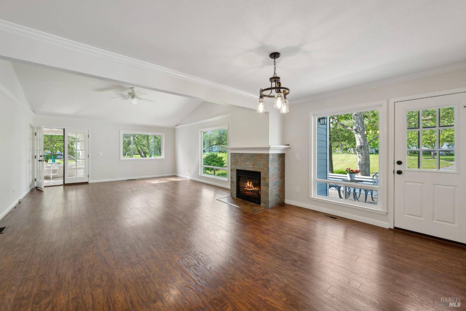 Windsor, CA 95492,9522 Lakewood DR