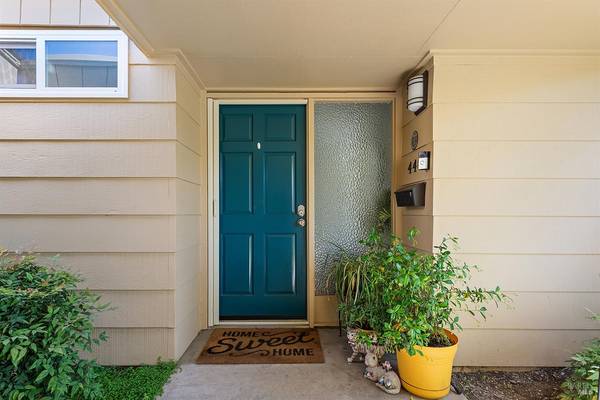 448 Meadowgreen DR, Santa Rosa, CA 95409