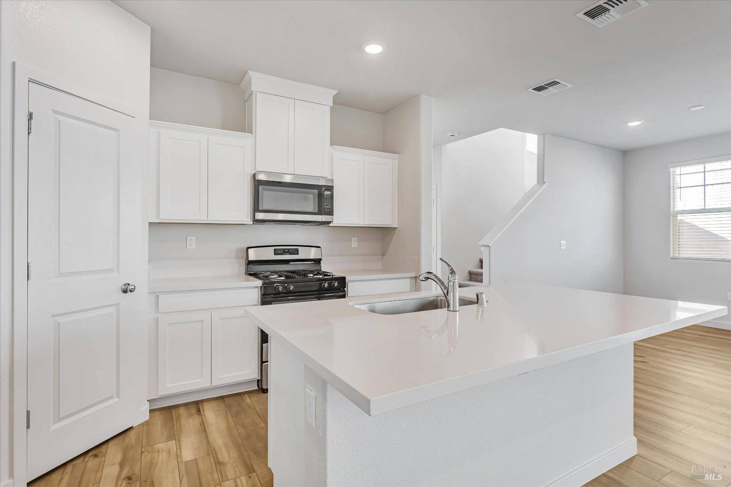 Suisun City, CA 94585,113 Clownfish ST