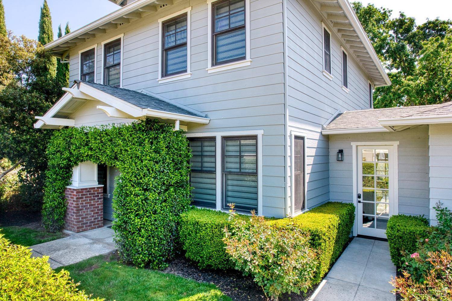 Sonoma, CA 95476,580 E 6th ST