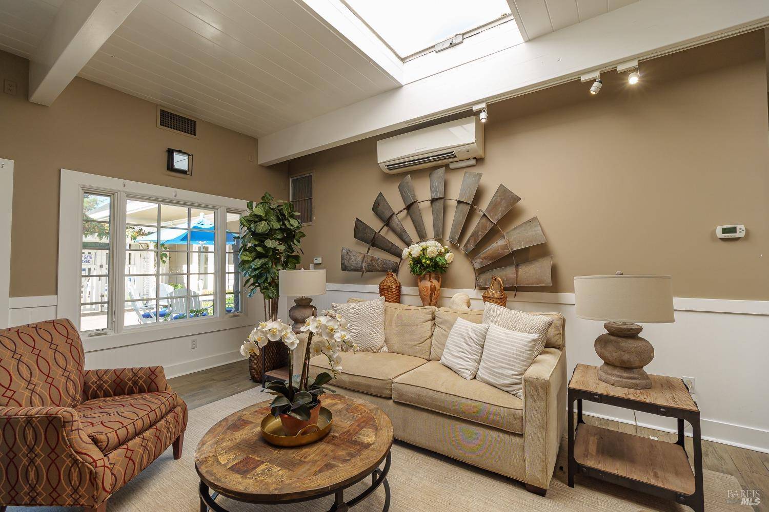 Petaluma, CA 94954,121 Oakwood DR