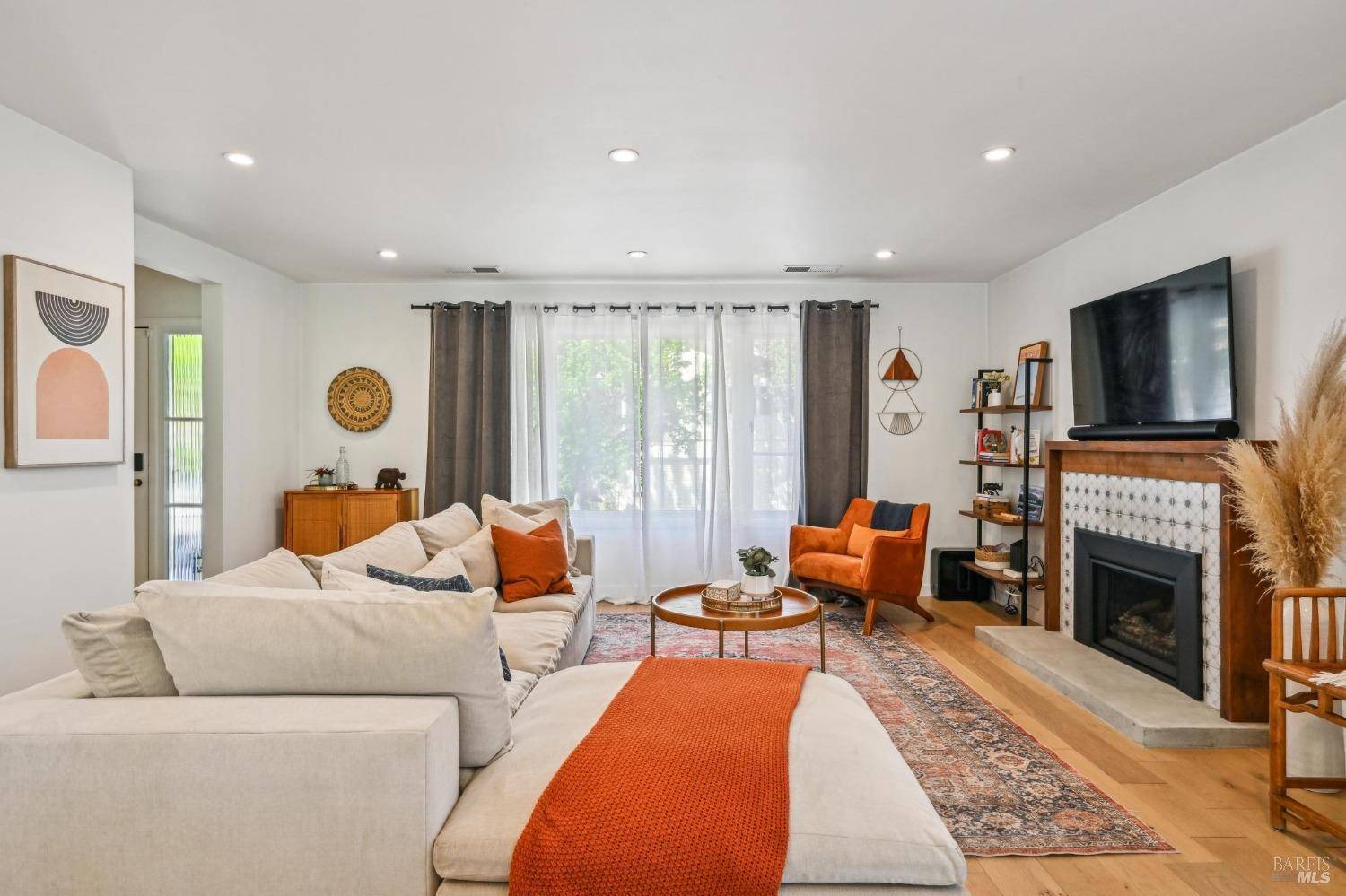 San Rafael, CA 94901,335 Paloma AVE