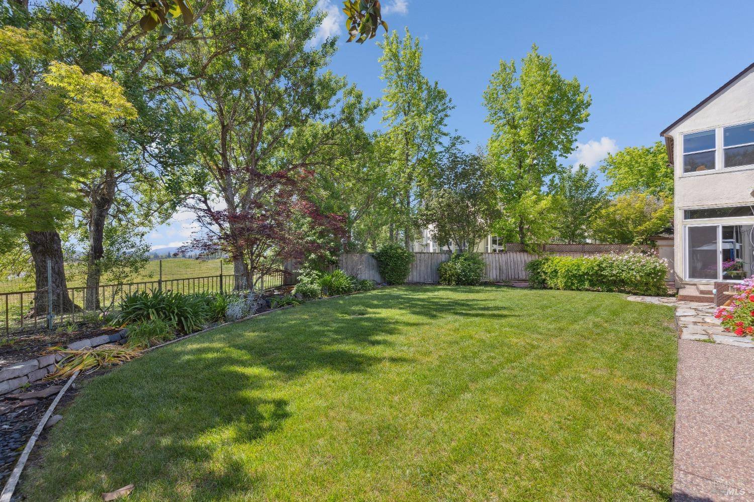 1876 Adobe Creek DR, Petaluma, CA 94954