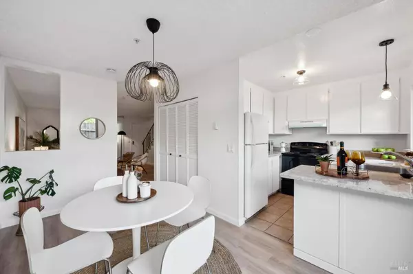 Rohnert Park, CA 94928,1002 Eleanor AVE