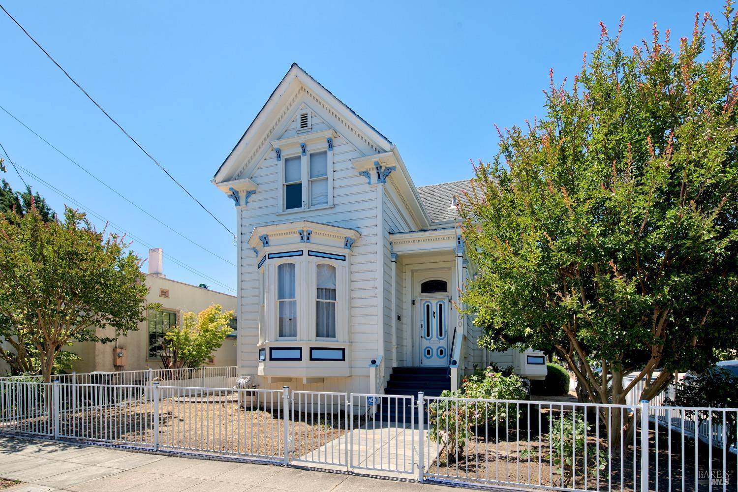 100 5th ST, Petaluma, CA 94952