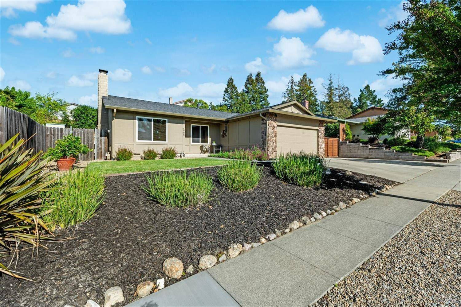1006 Birkdale DR, Napa, CA 94559