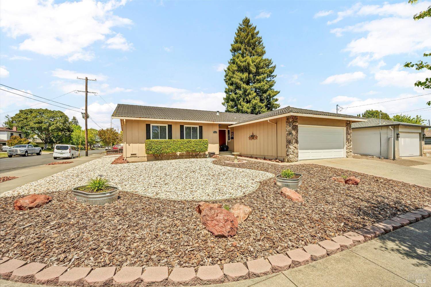 2464 Maclennan ST, Napa, CA 94558