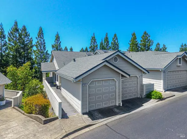 2016 Stonefield LN, Santa Rosa, CA 95403