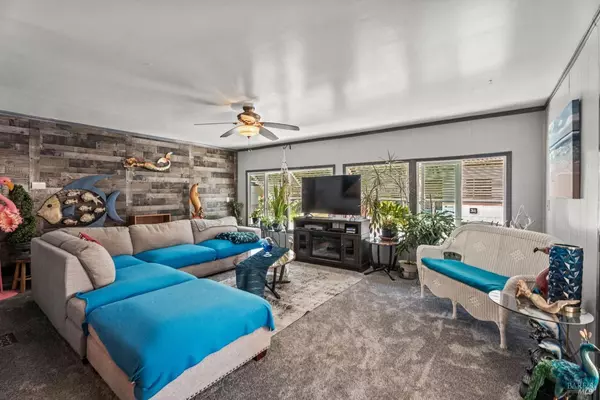 Ukiah, CA 95482,700 E Gobbi ST 43