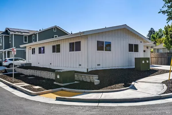 Santa Rosa, CA 95404,660 Acacia LN