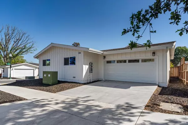 660 Acacia LN, Santa Rosa, CA 95409