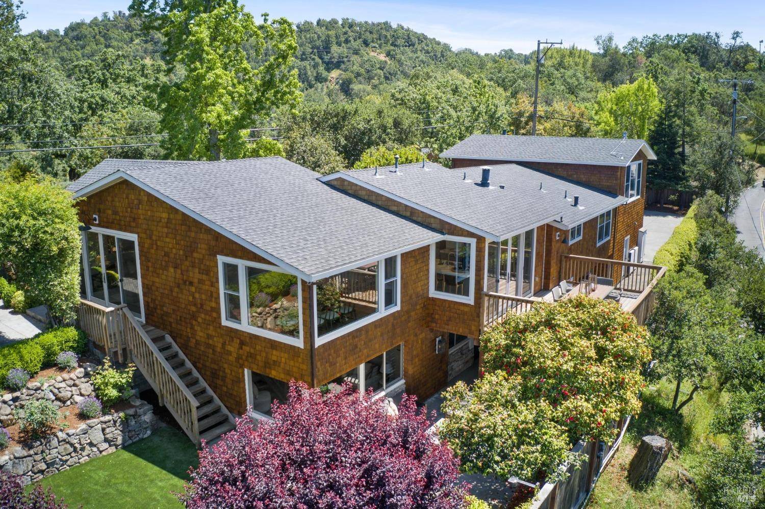 2 Fawn RDG, Fairfax, CA 94930