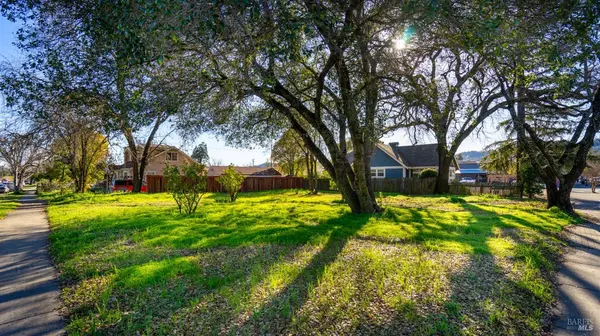 Cloverdale, CA 95425,209 E 1ST ST