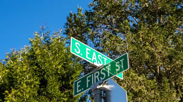 Cloverdale, CA 95425,209 E 1ST ST