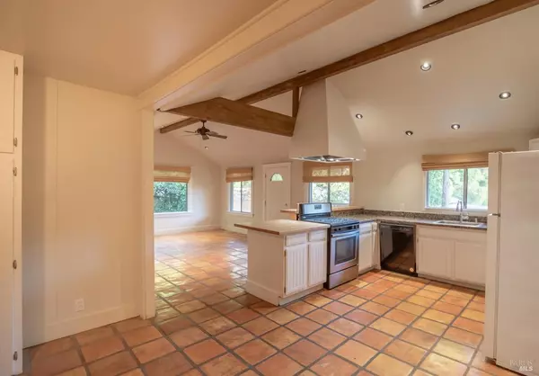 Napa, CA 94574,104 Rose LN