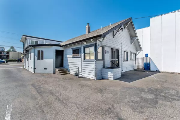 Santa Rosa, CA 95401,451 College AVE