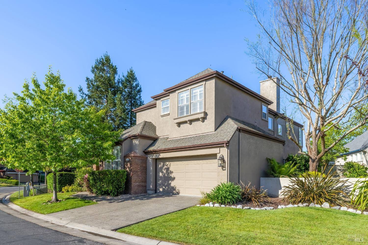 1903 Falcon Ridge DR, Petaluma, CA 94954