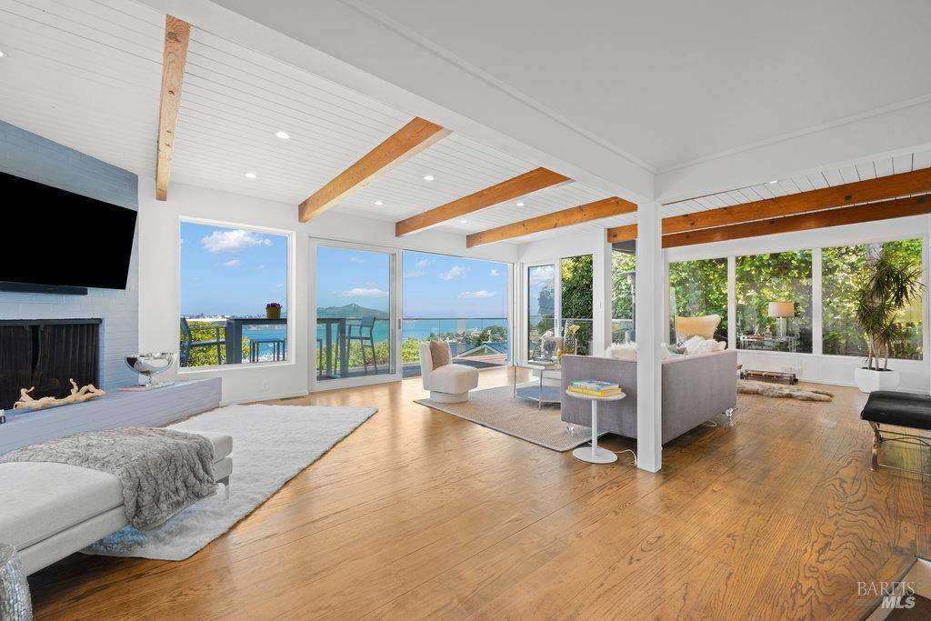 Sausalito, CA 94965,33 Wray AVE