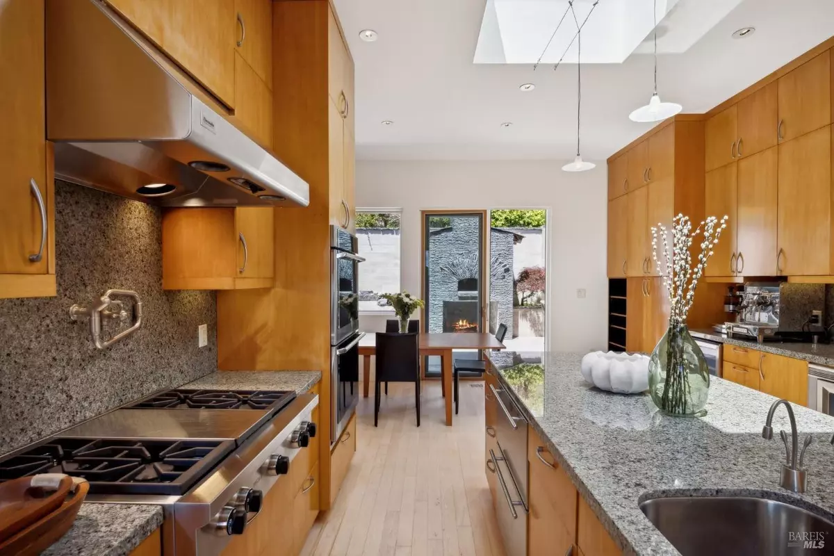 Greenbrae, CA 94904,325 Via La Cumbre