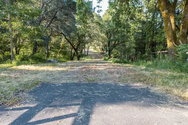 5957 Anderson RD, Forestville, CA 95436