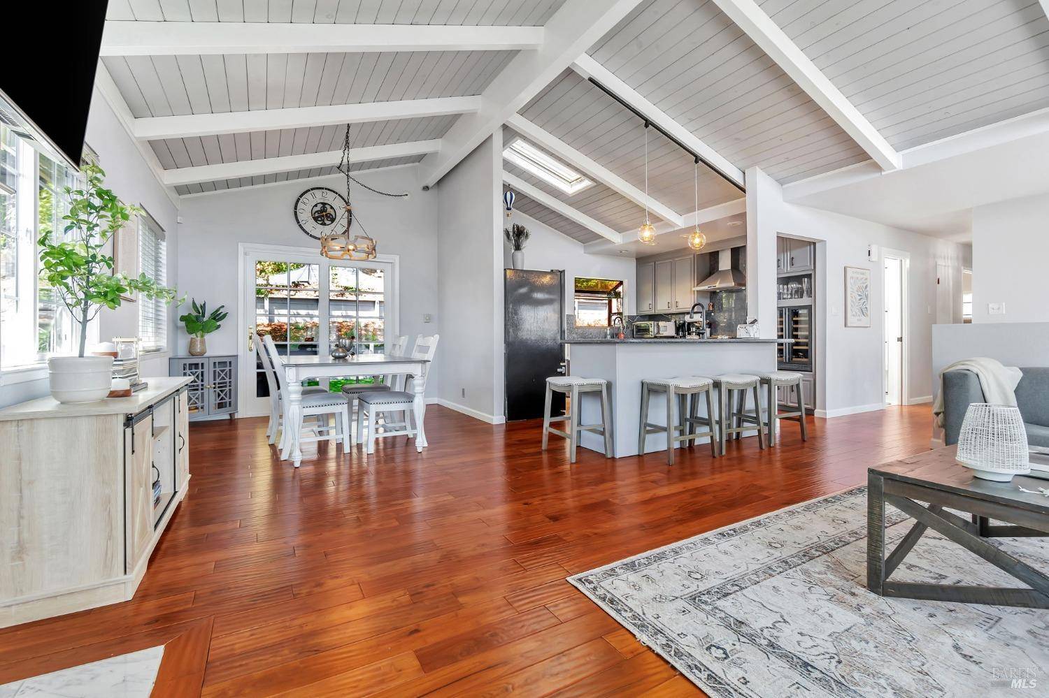 San Rafael, CA 94901,105 Graceland DR