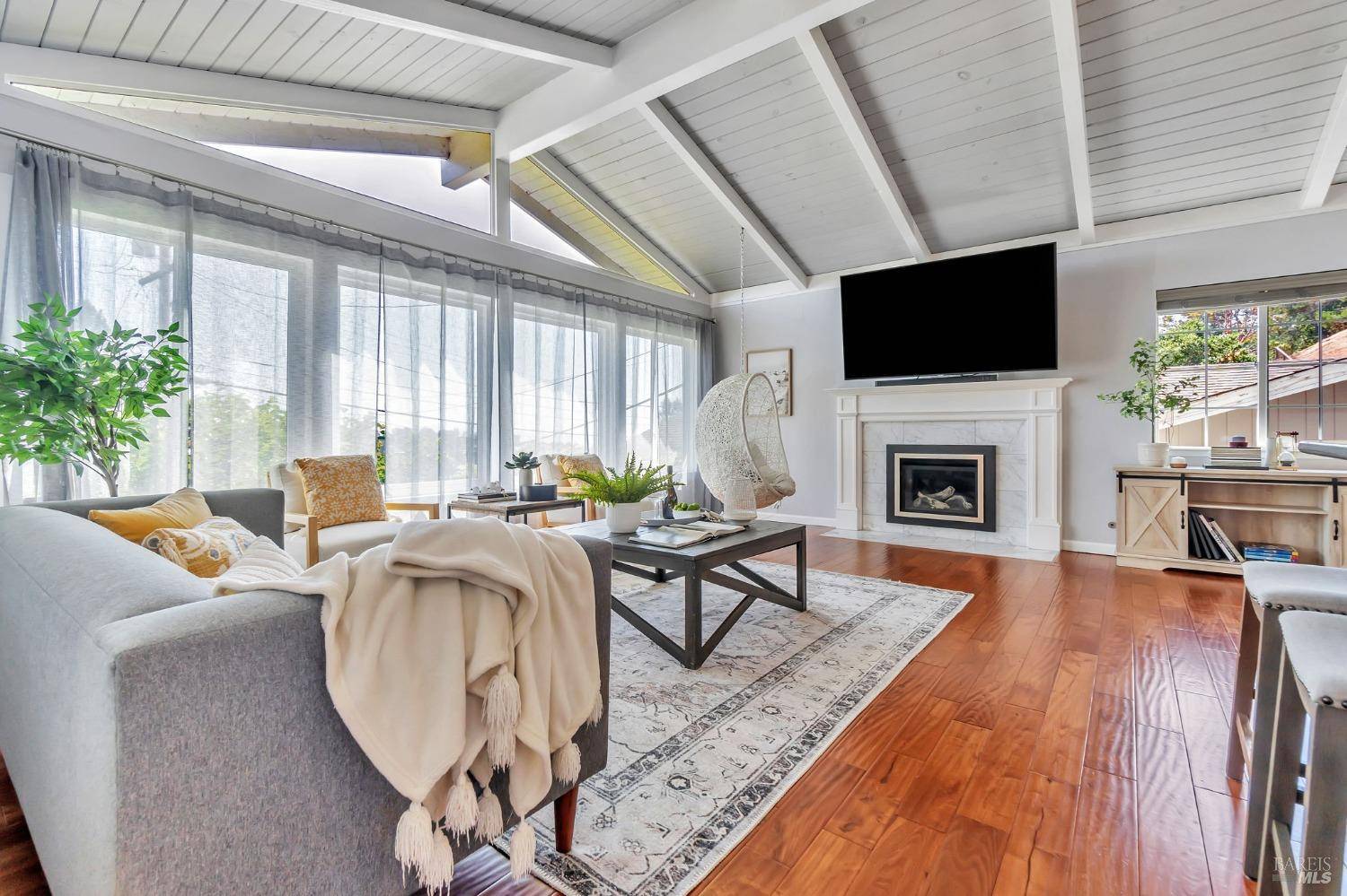 San Rafael, CA 94901,105 Graceland DR