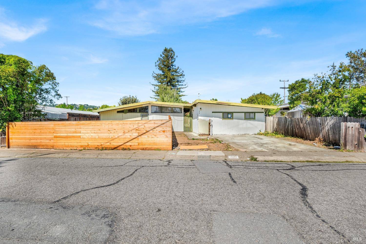 319 Holly DR, San Rafael, CA 94903