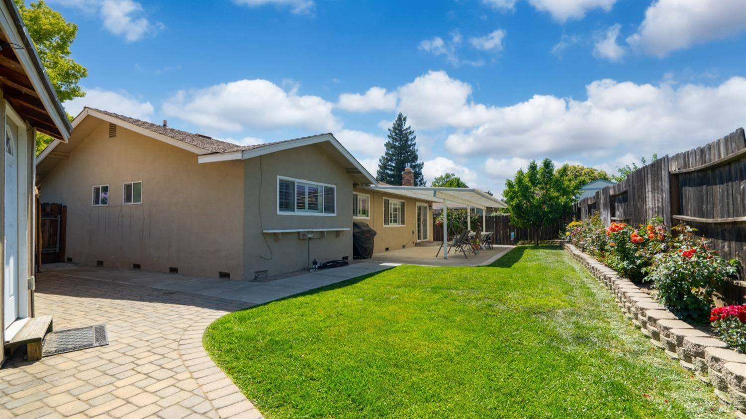 Vacaville, CA 95687,214 Arrowhead DR