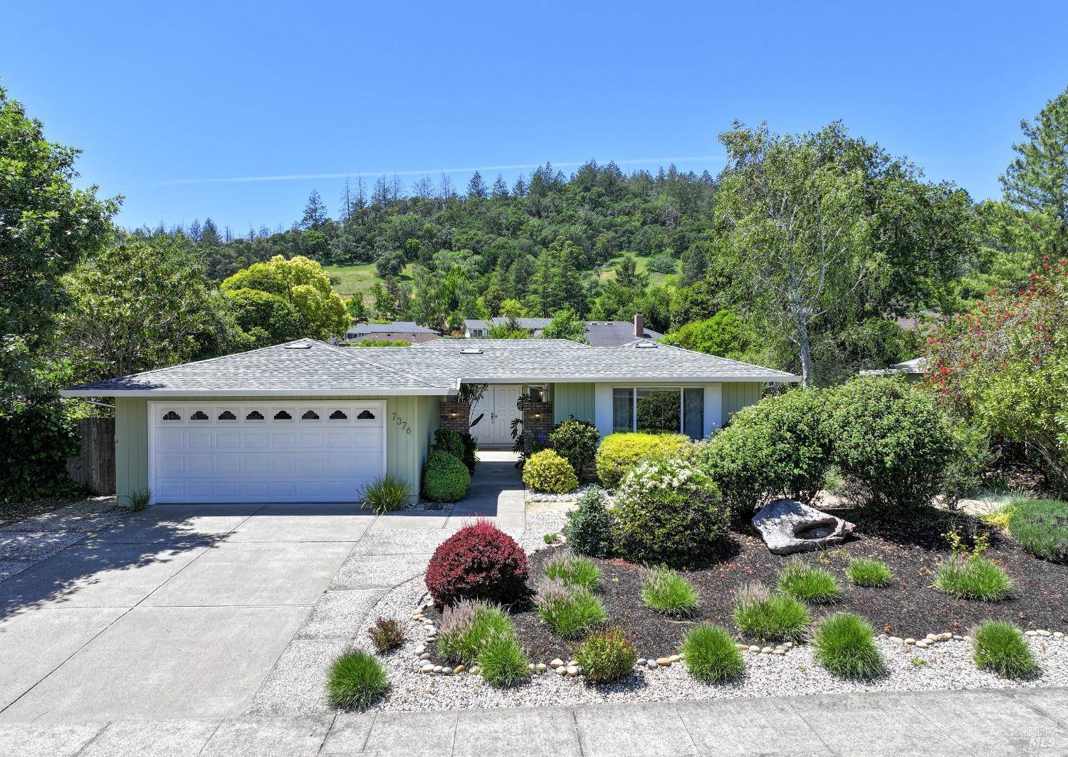7376 Oakmont DR, Santa Rosa, CA 95409