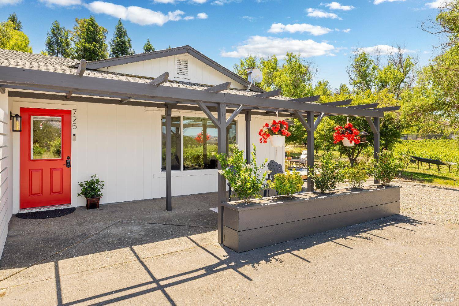 Healdsburg, CA 95448,725 Lytton Station RD