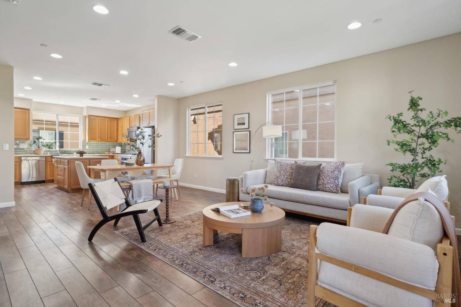 Hayward, CA 94544,96 Orchard CIR