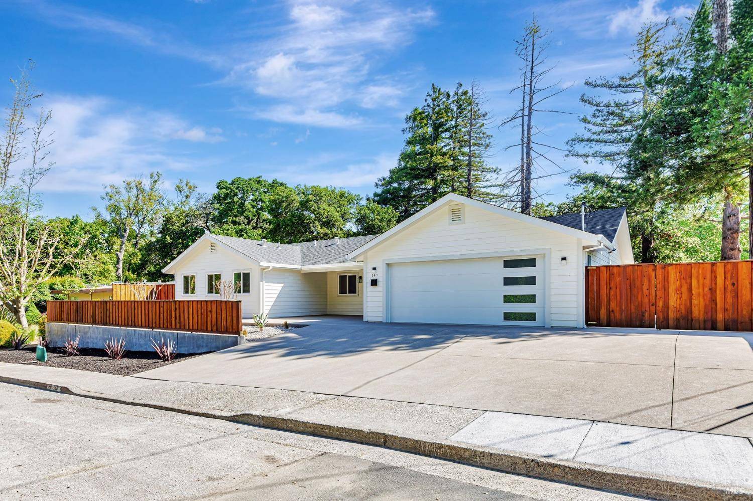 Novato, CA 94947,140 Lobo VIS
