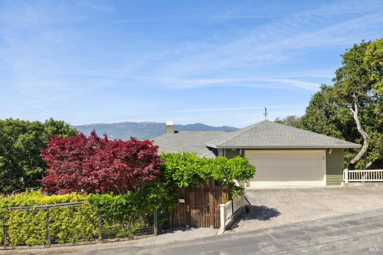 15 Upland LN, Novato, CA 94945