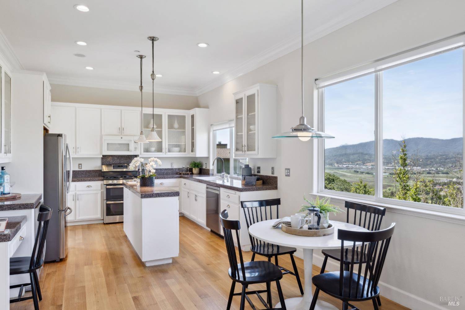 Novato, CA 94945,15 Upland LN