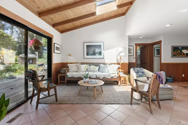 Point Reyes Station, CA 94956,7 Linsdale LN