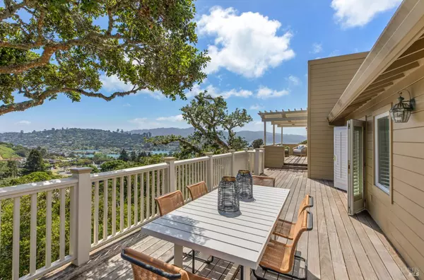 Tiburon, CA 94920,91 Round Hill RD