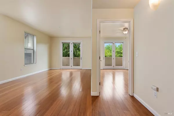 Santa Rosa, CA 95407,965 Doubles DR 216